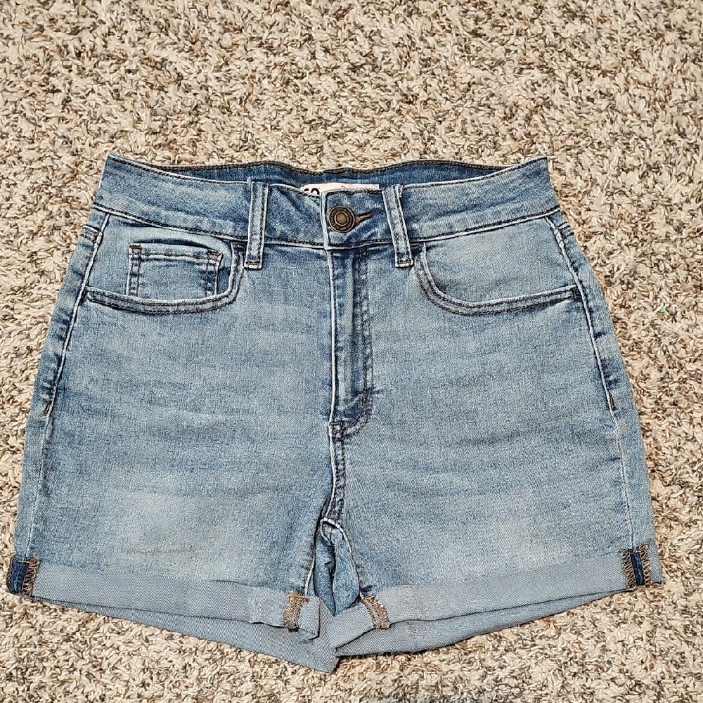 So High Rise Curvy Midi Shorts Size 5/27w
